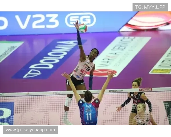 埃格努大力扣球震撼全场——女排赛场上的绝对王者